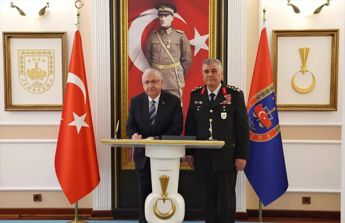 Bakan Güler, Jandarma Komutanı’nı Ziyaret Etti